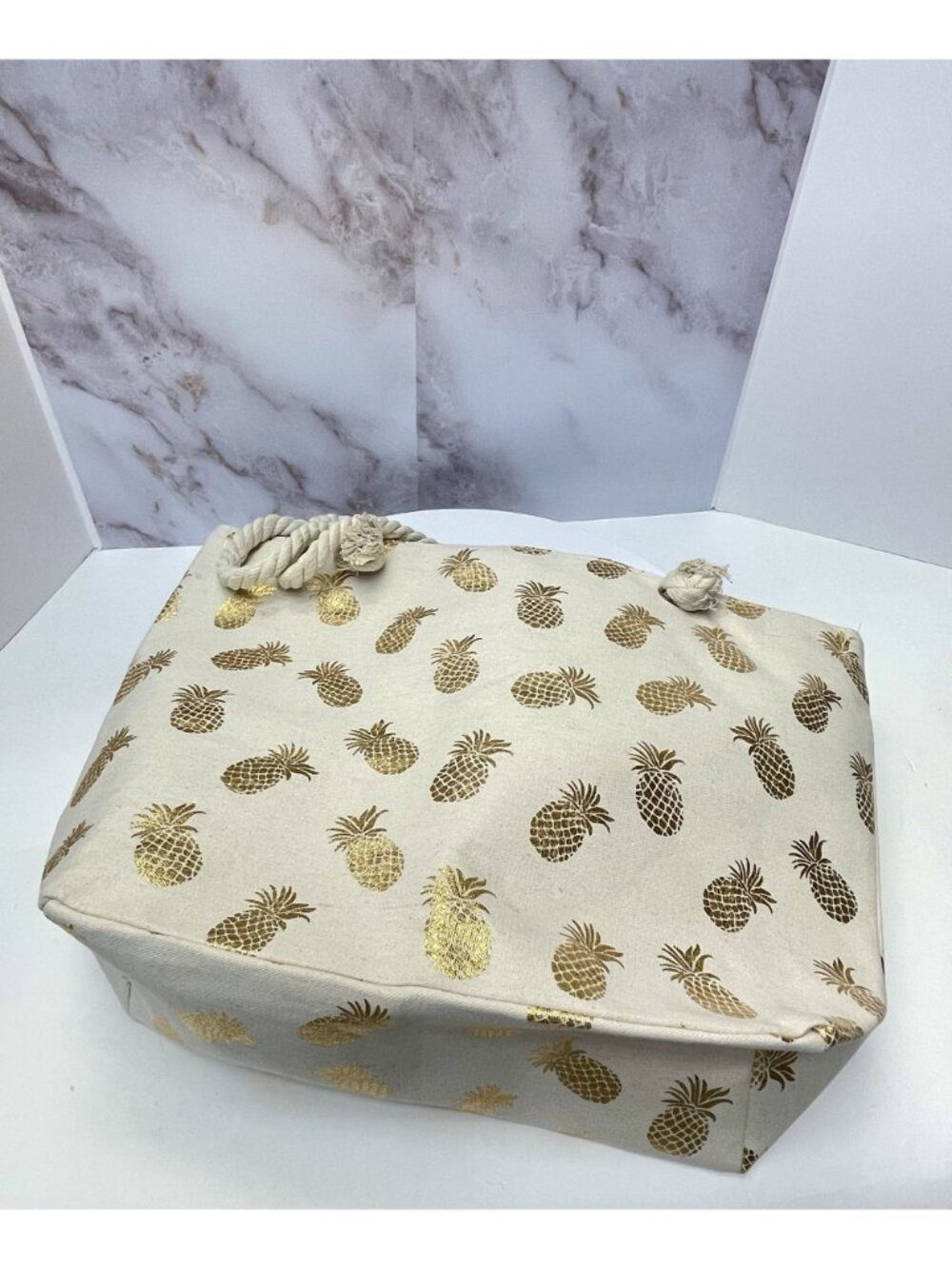Kendall & James Pineapple Beach Tote NWT Gold Foil Canvas Bag - Picture 4 of 7